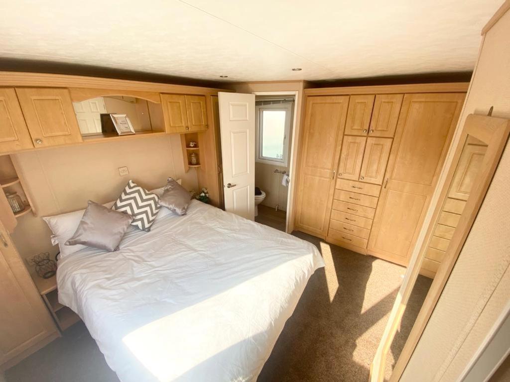 Luxury 2 Bedroom 2 Bathroom Caravan-Small Sofa 1 Pers Saint Osyth Exterior photo