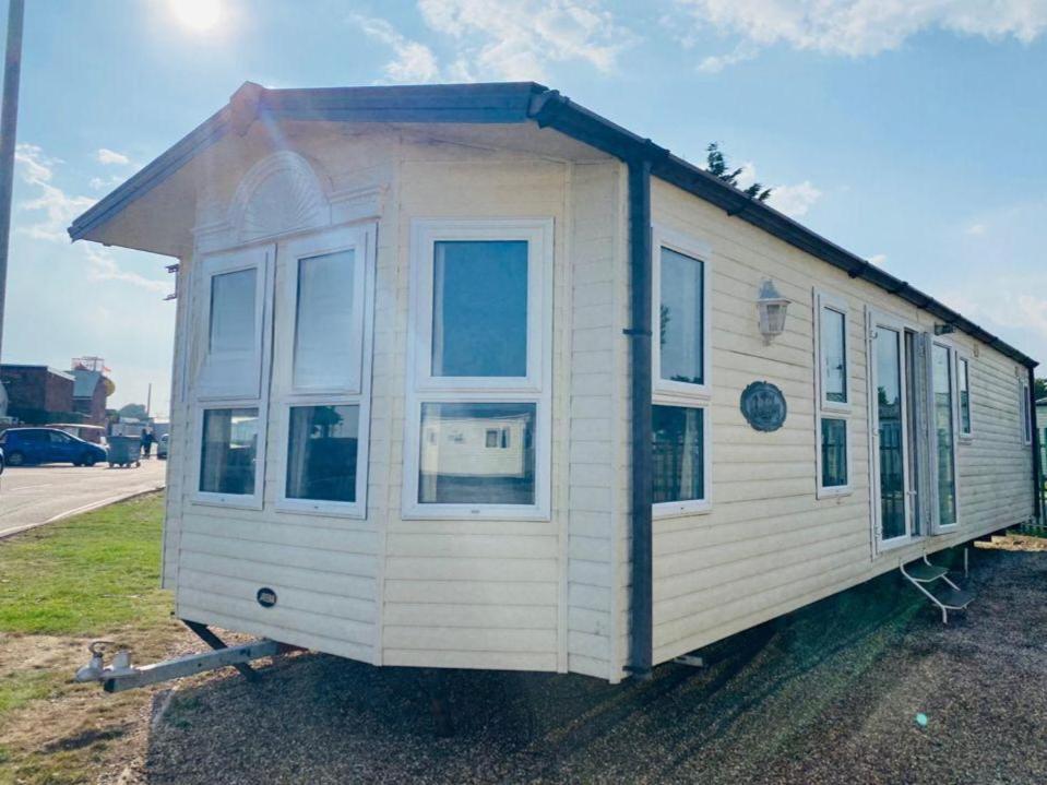 Luxury 2 Bedroom 2 Bathroom Caravan-Small Sofa 1 Pers Saint Osyth Exterior photo